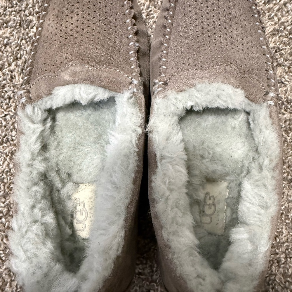 UGG women Moccasin Slippers - Picture 4 of 6